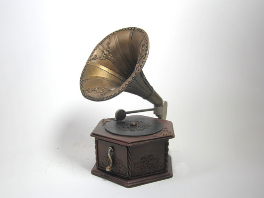 Handmade Vintage Gramophone Ornament – Retro Metal Music Decor